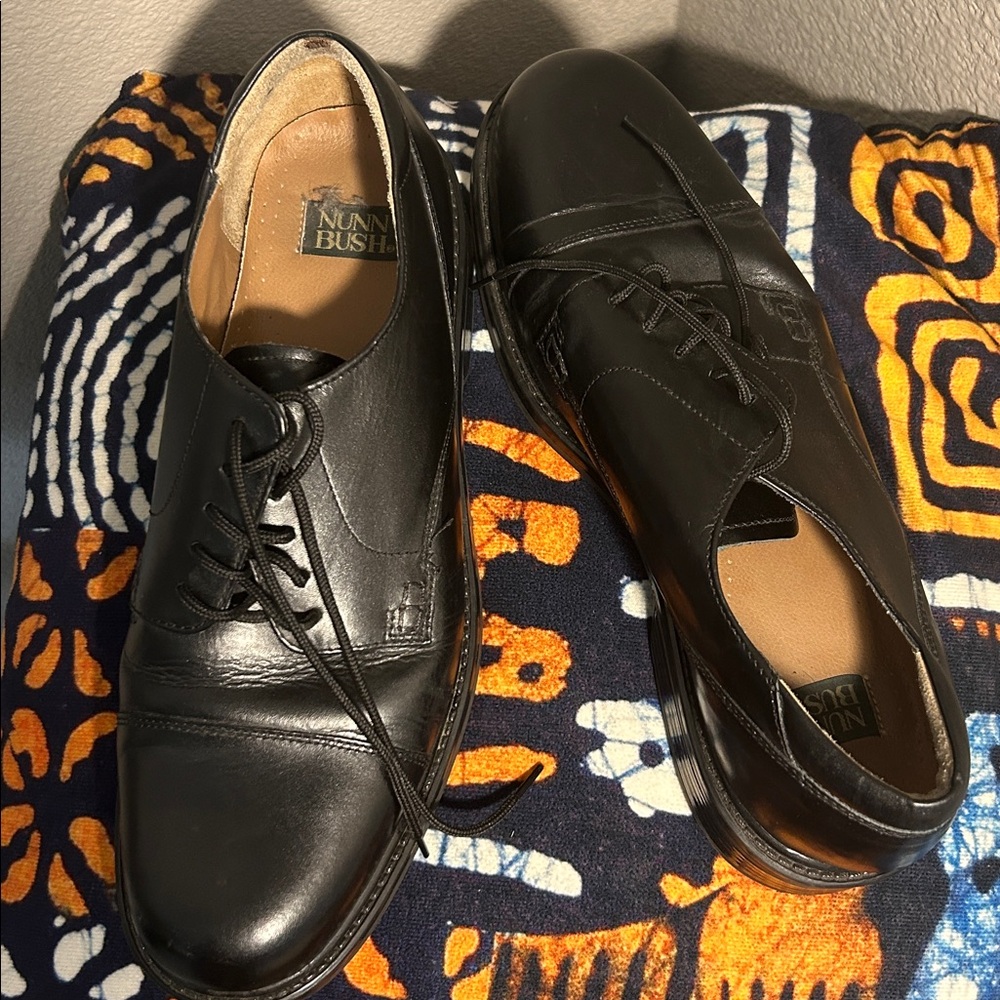 Nunn Bush Men's Classic Black Oxfords